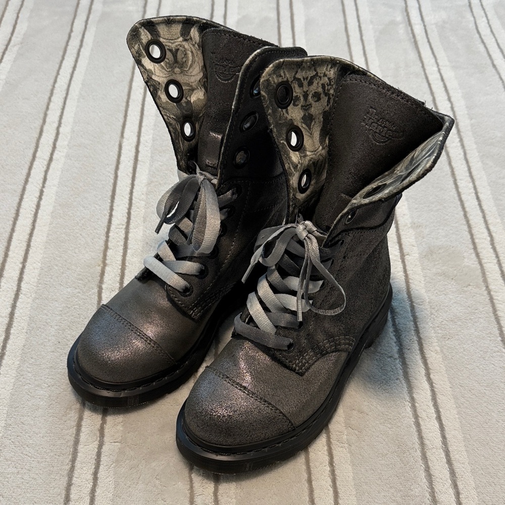 Dr. Martens Aimilie combat boots